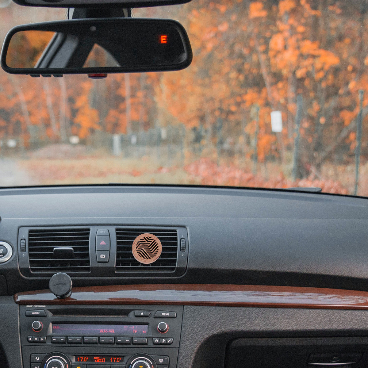 Aroma Diffuser Essential Oil Car Diffuser Wooden Carved Aromatherapy Diffuser Car Vent Clip Car Air Freshener Rituals perfume