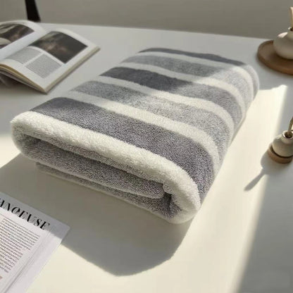 1-pack thick bath towel, strong water absorption and quick drying, non shedding, durable - very suitable for families, beaches,